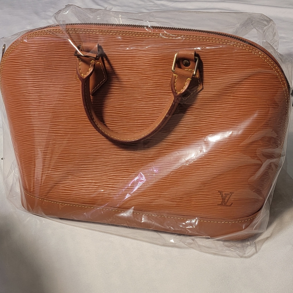 EUC Authentic Louis Vuitton Alma MM Brown Epi w/ extendable Strap - Picture 2 of 16